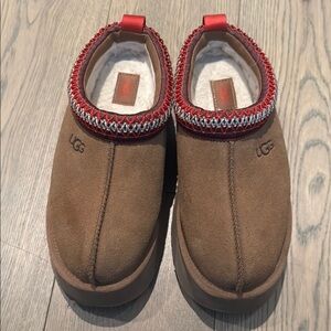 UGG Tazz Platform in Chestnut